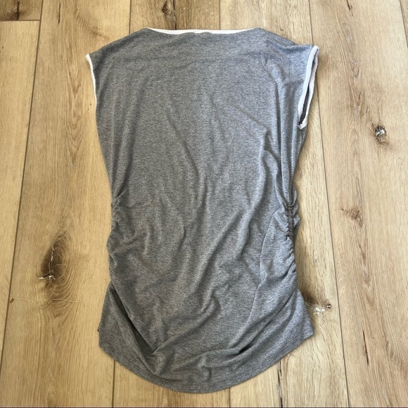 𝅺vince Camuto gray sleeveless blouse with two front cut outs, medium - Picture 4 of 10